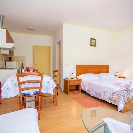 Yellow House Apartment