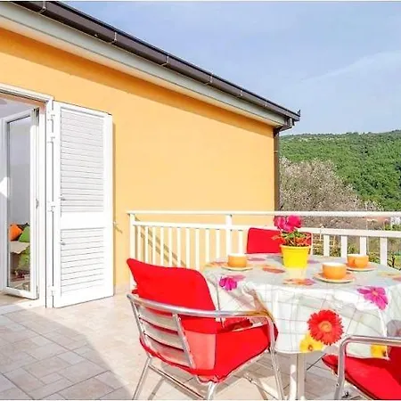 Yellow House Apartament *