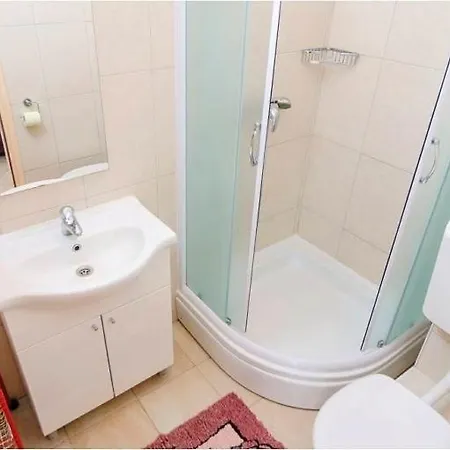 Apartament Yellow House *