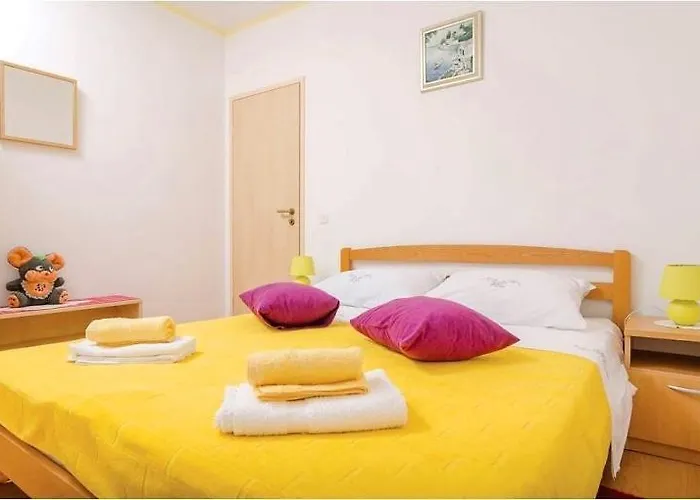 Yellow House 公寓 *