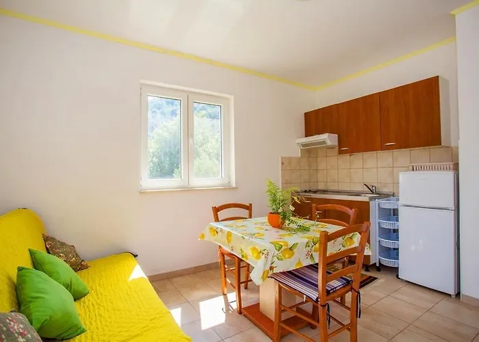 Yellow House 公寓