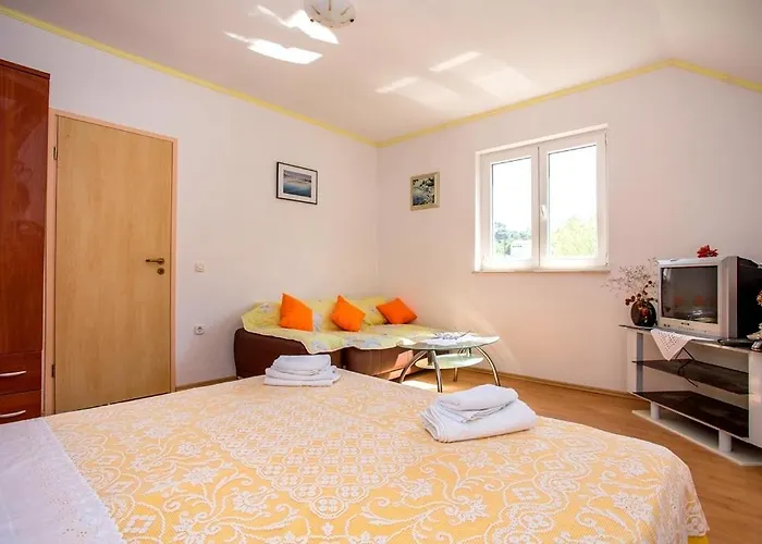 Yellow House 公寓